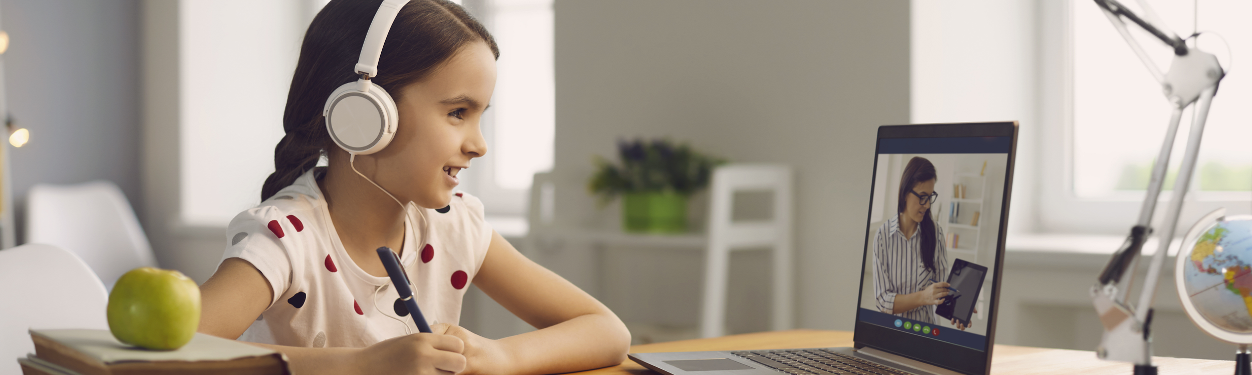 Elementary student learning remotely